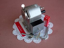 Original Caran D`Ache Spitzer 455 Spitzmaschine + Halterung